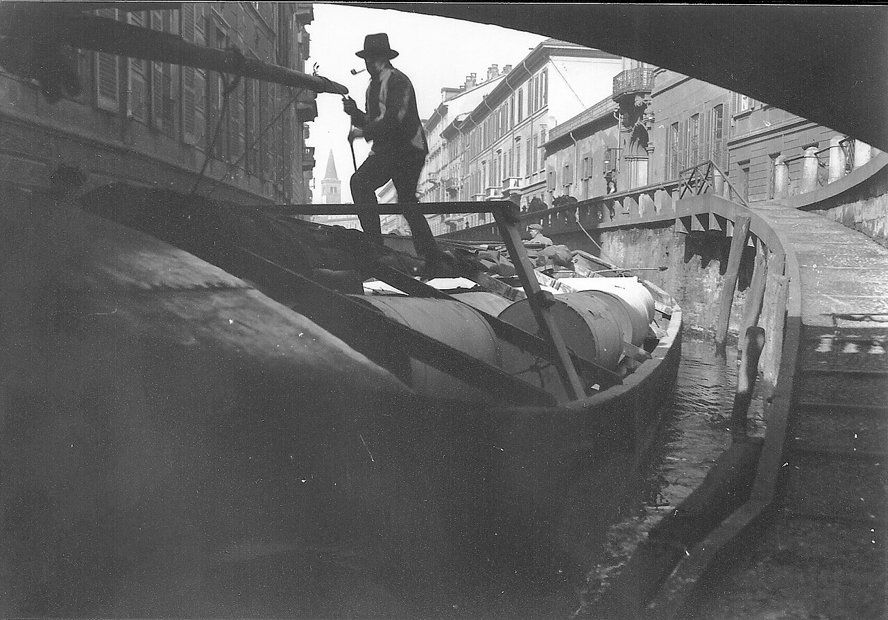 Milan's inner canal between Via Senato and Via Fatebenefratelli, in an early photograph